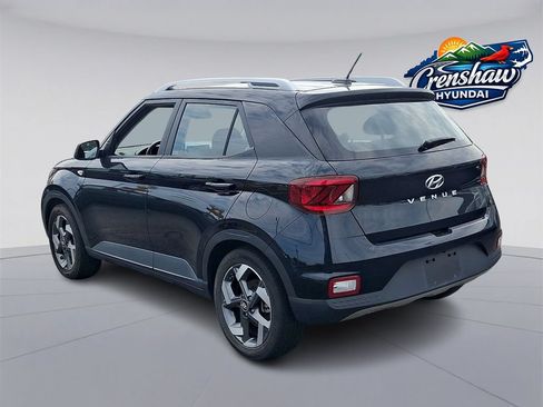 Used 2023 Hyundai Venue SEL FWD image 4