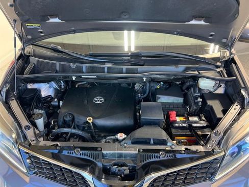 Used 2019 Toyota Sienna SE Premium image 37
