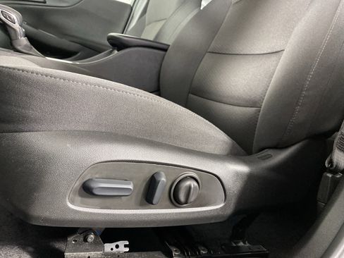 Used 2025 Chevrolet Malibu LT image 17