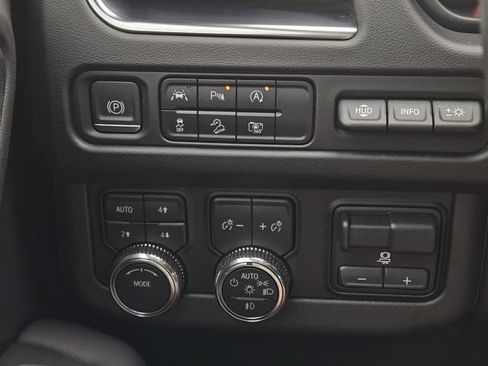 Used 2024 GMC Yukon AT4 w/ Technology Package AWD/4WD image 22