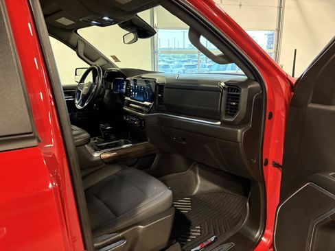 Used 2022 Chevrolet Silverado 1500 LT AWD/4WD image 46