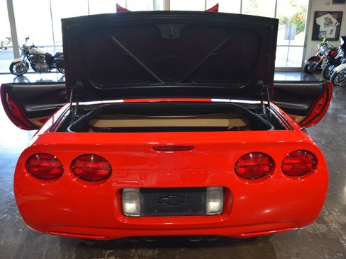 Used 1998 Chevrolet Corvette Convertible w/ Memory Pkg RWD image 18