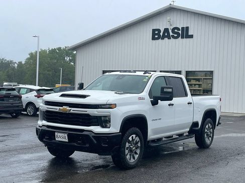 Used 2024 Chevrolet Silverado 2500 Custom w/ Custom Value Package AWD/4WD image 8