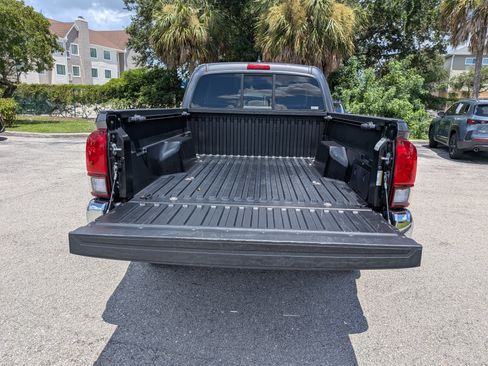Used 2022 Toyota Tacoma SR5 RWD image 13