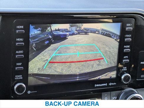 Used 2022 Toyota Highlander LE image 18