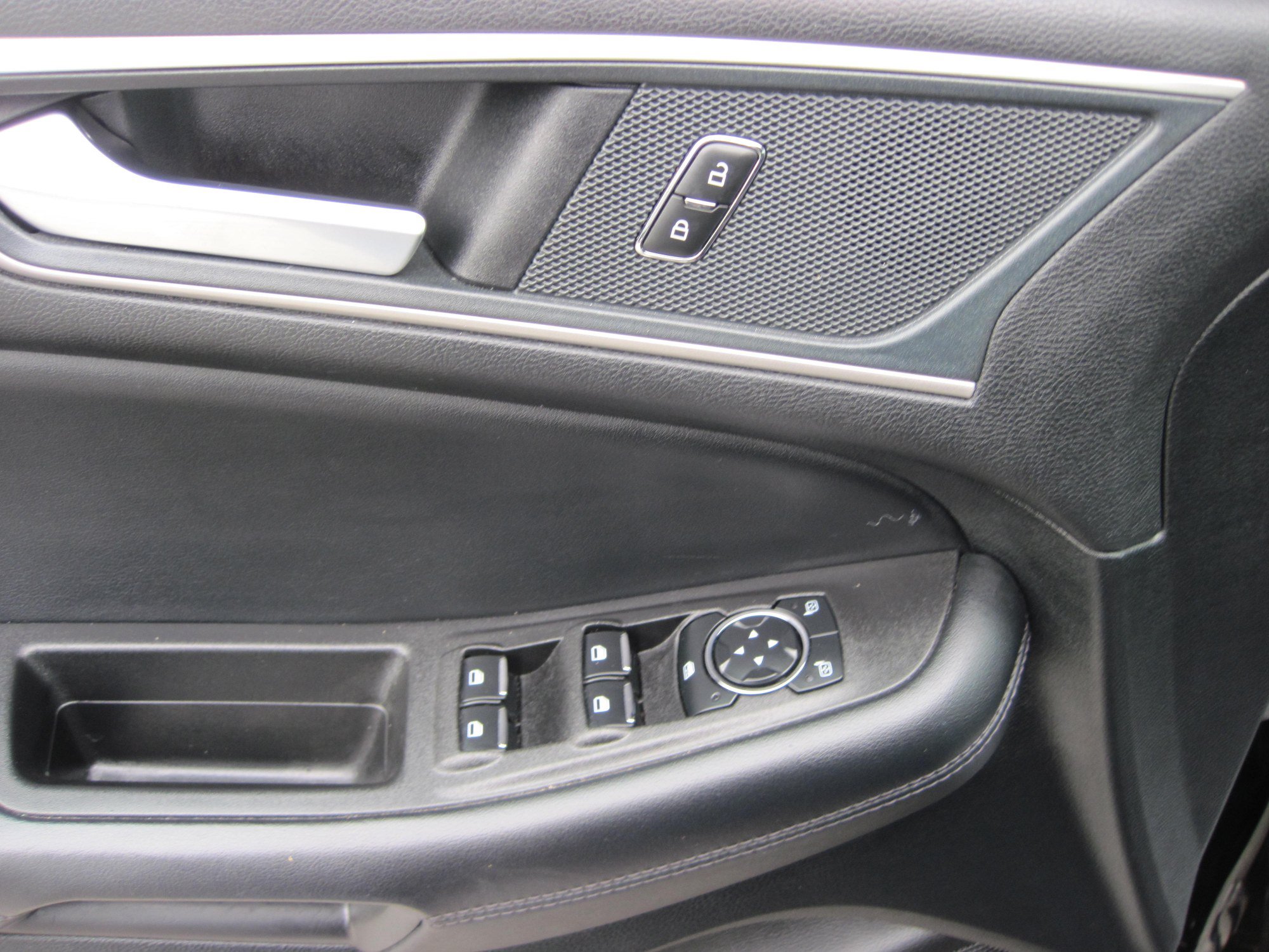Used 2024 Ford Edge SEL AWD/4WD image 14
