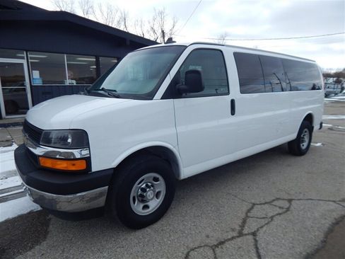 Used 2017 Chevrolet Express 3500 LT w/ LT Preferred Equipment Group image 7