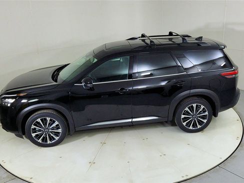 New 2026 Nissan Pathfinder Platinum image 19