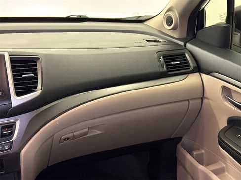 Used 2016 Honda Pilot LX image 17