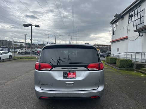 Used 2020 Chrysler Pacifica Touring-L w/ Advanced Safetytec Group image 6