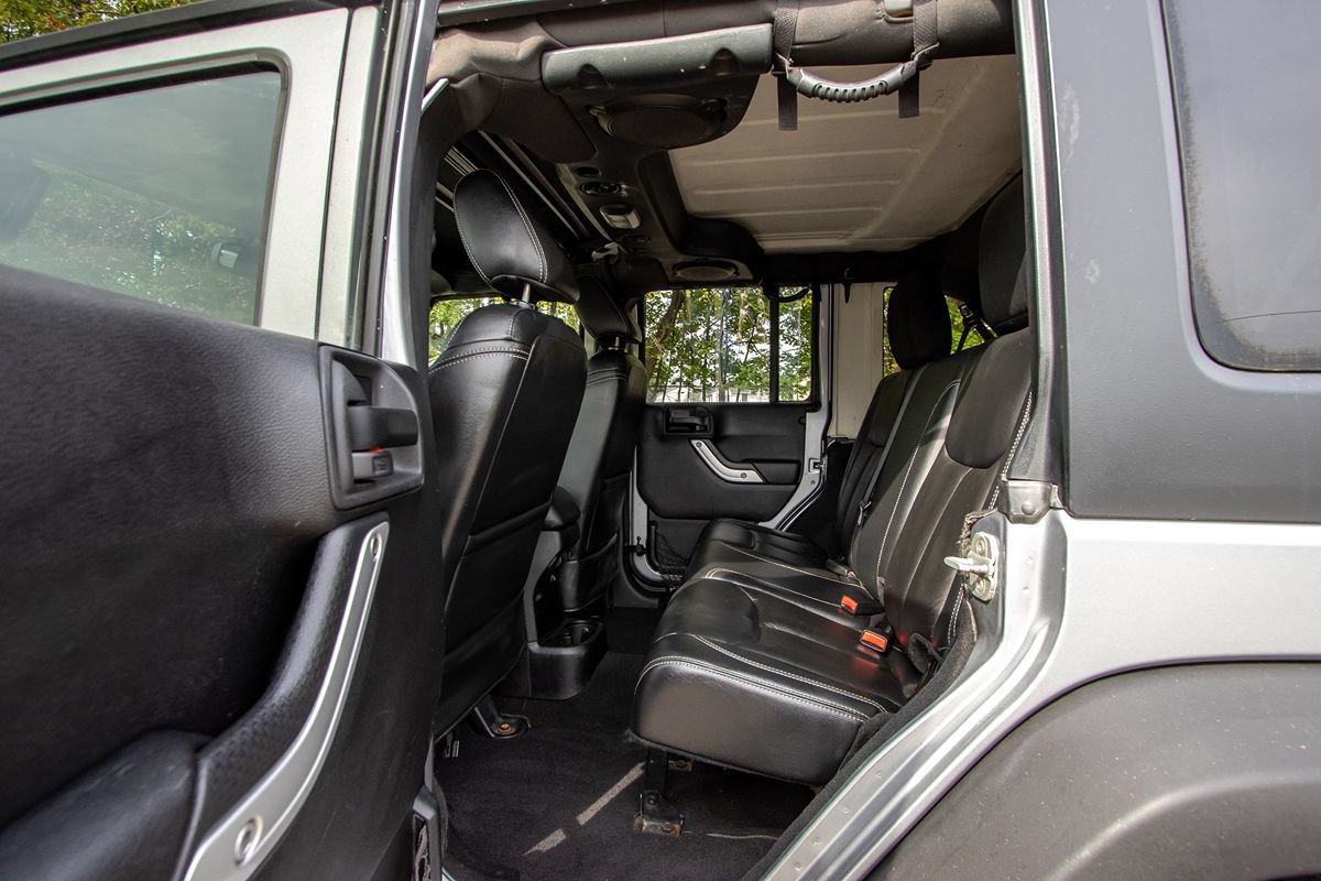 Used 2013 Jeep Wrangler Unlimited Rubicon w/ Connectivity Group AWD/4WD image 22