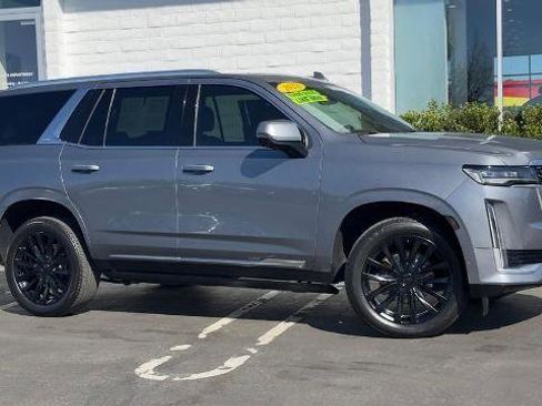 Used 2022 Cadillac Escalade Premium Luxury image 2