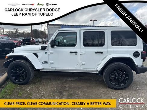 Used 2025 Jeep Wrangler Sahara w/ Safety Group image 17