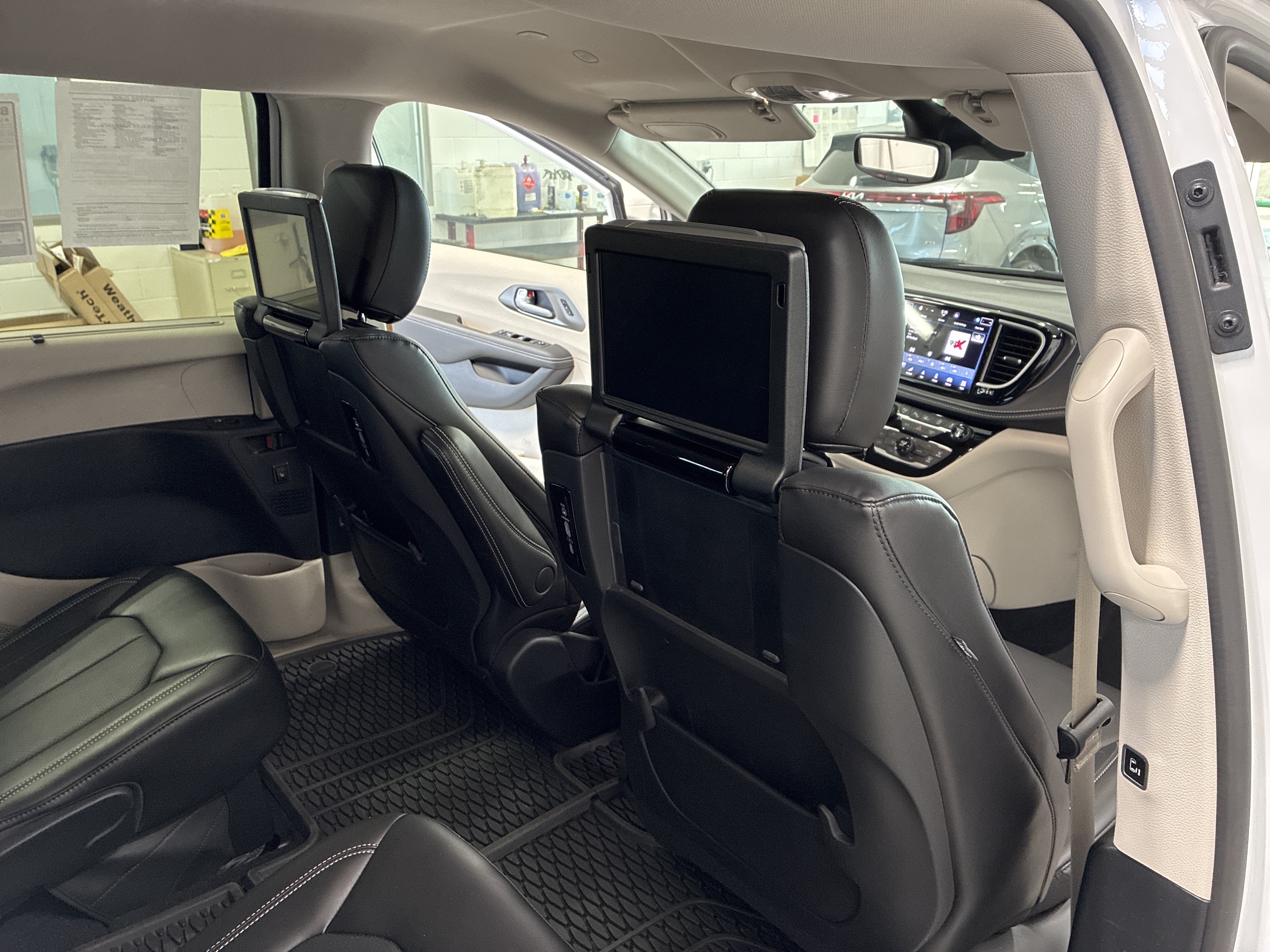 Certified 2024 Chrysler Pacifica Touring-L w/ Uconnect Theater Family Group AWD/4WD image 15