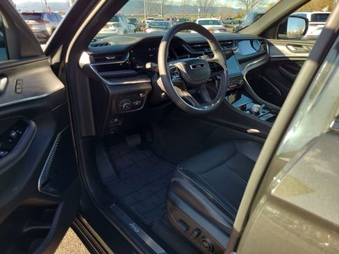 Used 2024 Jeep Grand Cherokee Overland w/ Trailer Tow Package image 10