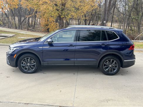 Certified 2023 Volkswagen Tiguan SE w/ Panoramic Sunroof Package image 7