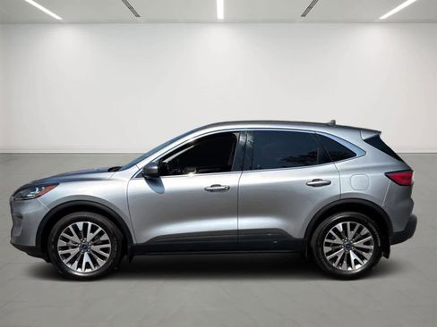 Used 2022 Ford Escape Titanium image 2