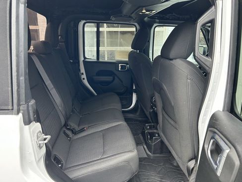 Used 2021 Jeep Gladiator Sport image 10