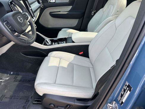 Certified 2024 Volvo XC40 B5 Plus AWD/4WD image 18