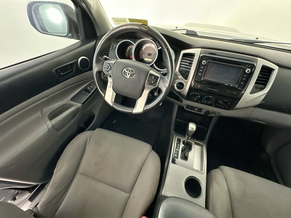 Used 2015 Toyota Tacoma 4x4 Access Cab V6 w/ TRD Sport Package image 9