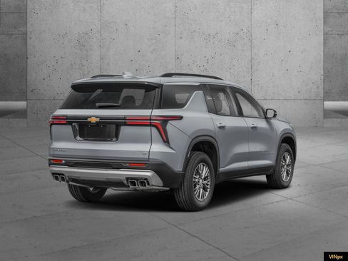 New 2026 Chevrolet Traverse LT image 2