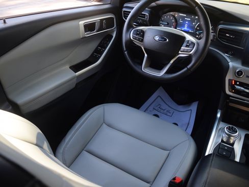 Used 2021 Ford Explorer XLT w/ Equipment Group 202A image 2