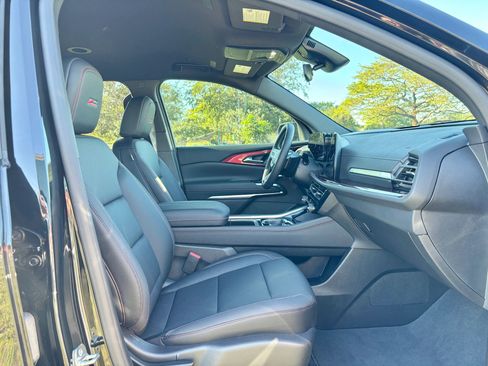 Used 2026 Chevrolet Traverse Z71 image 10