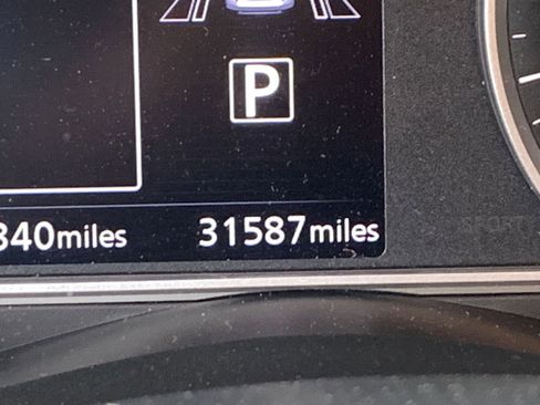 Used 2025 Nissan Versa SV image 9