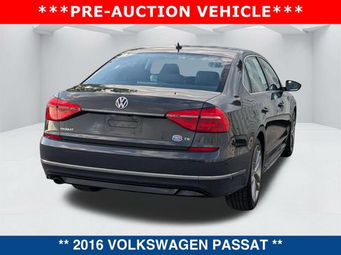 Used 2016 Volkswagen Passat 1.8T R-Line FWD image 4