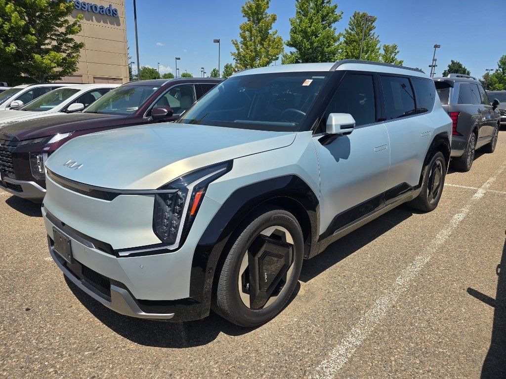 Used 2024 Kia EV9 Land AWD/4WD image 1