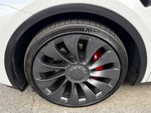 Used 2023 Tesla Model Y Performance AWD/4WD image 27