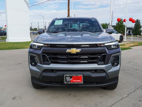 Used 2024 Chevrolet Colorado LT w/ LT Convenience Package III AWD/4WD image 3