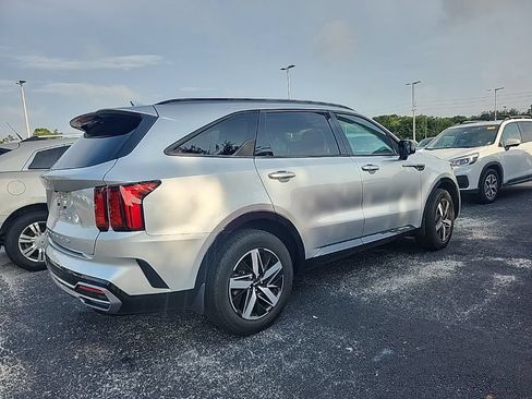 Used 2022 Kia Sorento S FWD image 2