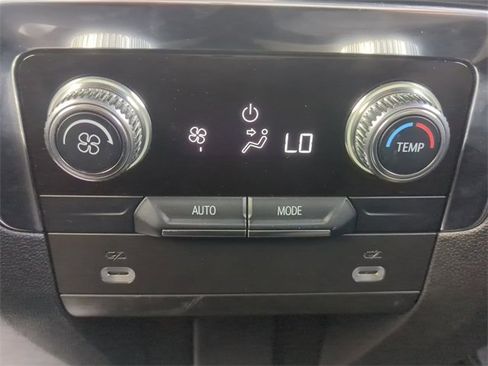 Used 2024 GMC Yukon SLE w/ Gmc Pro Safety Plus Package image 17