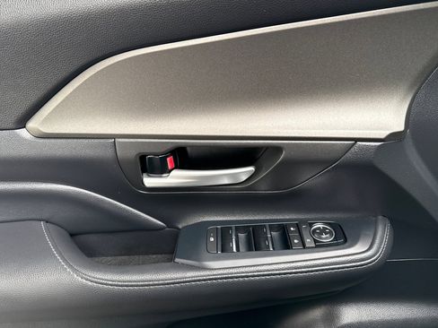 Used 2024 Toyota Grand Highlander AWD image 12