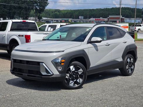 Used 2025 Hyundai Kona SEL AWD/4WD image 2