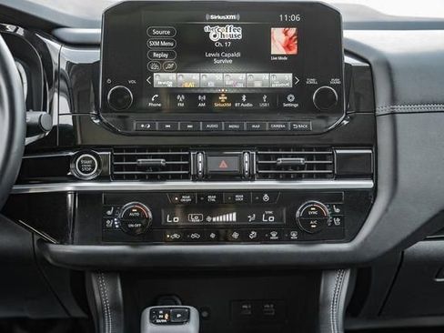 Used 2024 Nissan Pathfinder Platinum w/ Black Appearance Package image 24