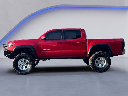 Used 2017 Toyota Tacoma TRD Off-Road image 12