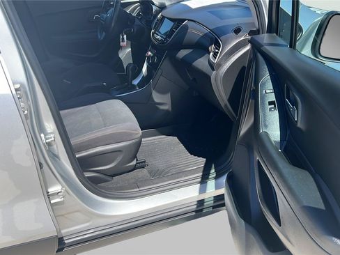 Used 2019 Chevrolet Trax LS AWD/4WD image 13