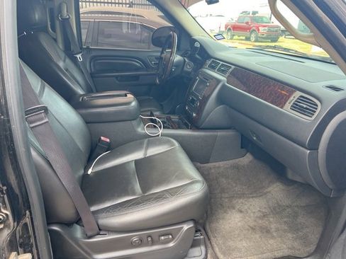 Used 2013 GMC Yukon Denali image 6