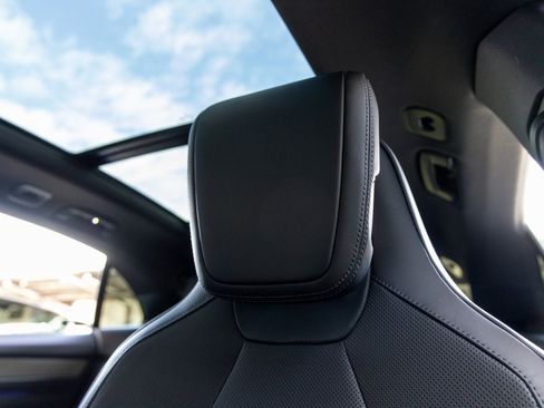 Certified 2025 Porsche Macan 4 Electric image 26