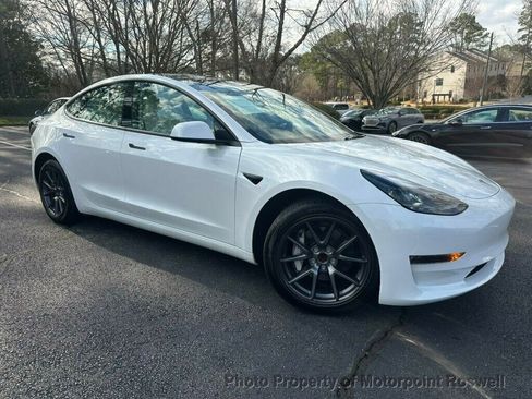 Used 2023 Tesla Model 3 Standard Range image 2