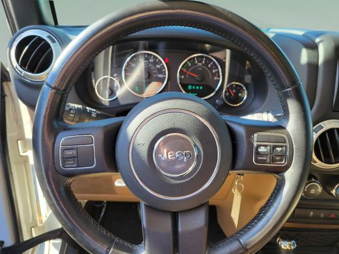Used 2018 Jeep Wrangler Unlimited Sahara AWD/4WD image 15