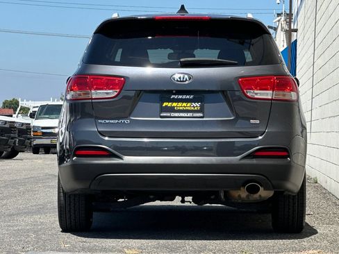 Used 2018 Kia Sorento FWD image 5