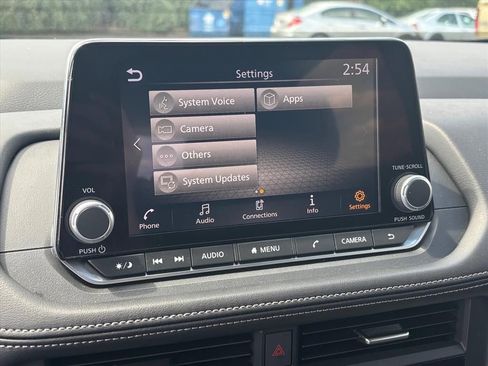 Used 2025 Nissan Rogue SV FWD image 21