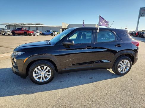 Used 2023 Chevrolet TrailBlazer LS image 2