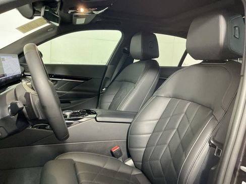 Used 2025 BMW 530i w/ Premium Package RWD image 22