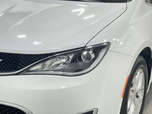 Used 2018 Chrysler Pacifica Touring-L Plus image 35