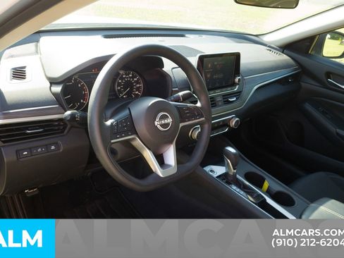 Used 2025 Nissan Altima 2.5 SV FWD image 9