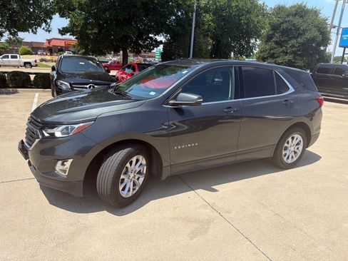 Used 2019 Chevrolet Equinox LT w/ Driver Convenience Package FWD image 2